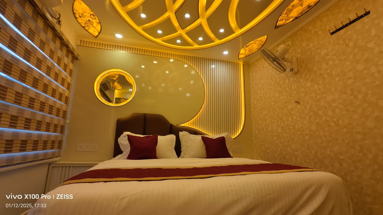 Royal Caribbean Houseboat (3)